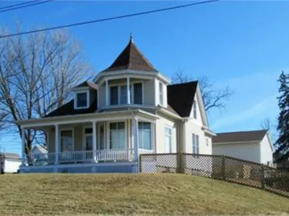 100 S 7th St, Bellevue, IA 52031