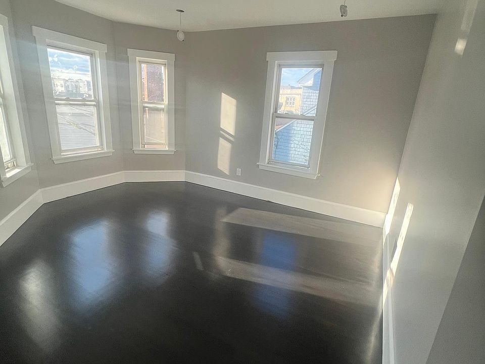 1st image of 9 Greenwood Park Floor 1