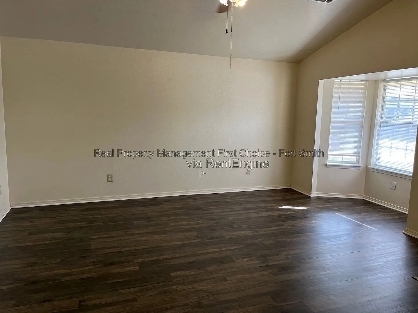 3 bed, 2.0 bath, 1390 sqft, $1,400 — Photo 3