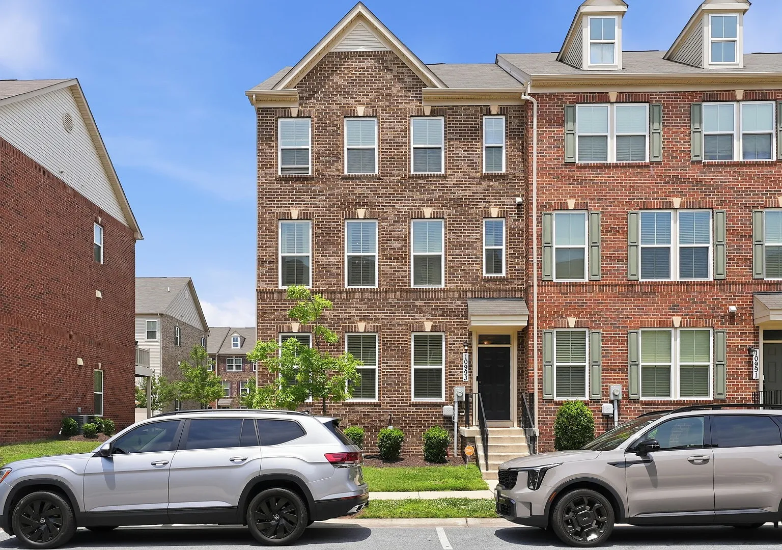 Stunning Townhome in Waldorf — Photo 1