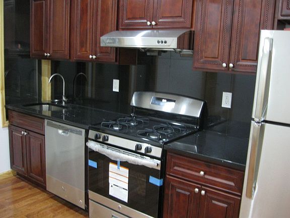 3rd image of 2554 41st St