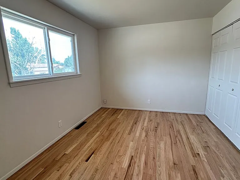 1755 Glendale Ave — Photo 7