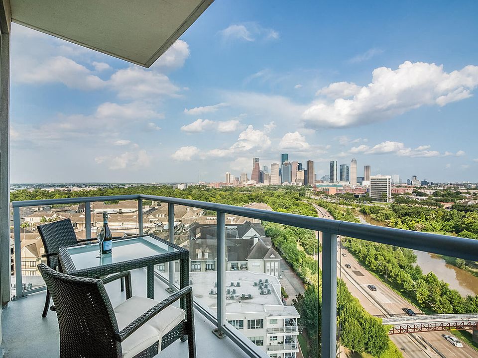 25 story elegant high-rise living