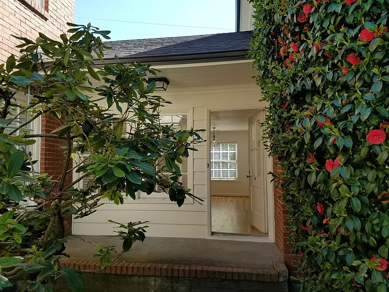 Broadmoor Manor — Photo 26