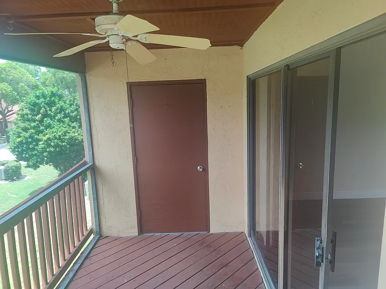 302 Lakeview Dr E #302 — Photo 9