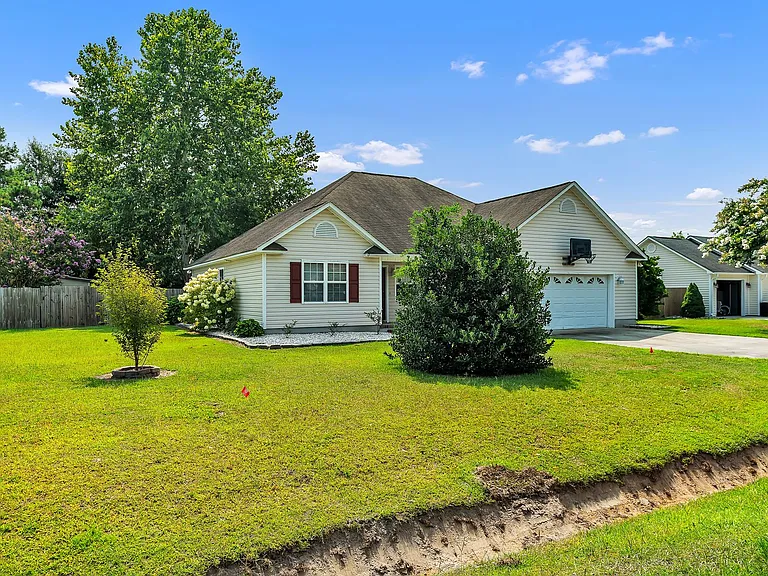 403 Arabian Ln — Photo 4