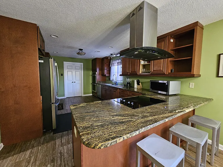 2566 Vauxhall Pl — Photo 30