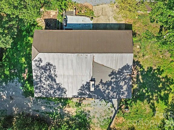 3rd image of 548 Cherry Mountain St