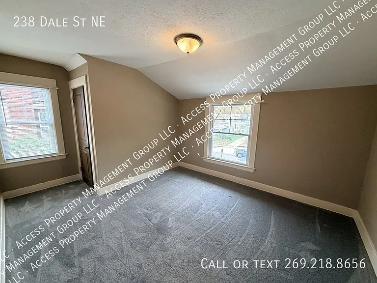 238 Dale St NE — Photo 33