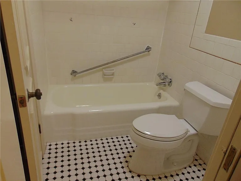 2516 Enfield Rd #101 — Photo 14