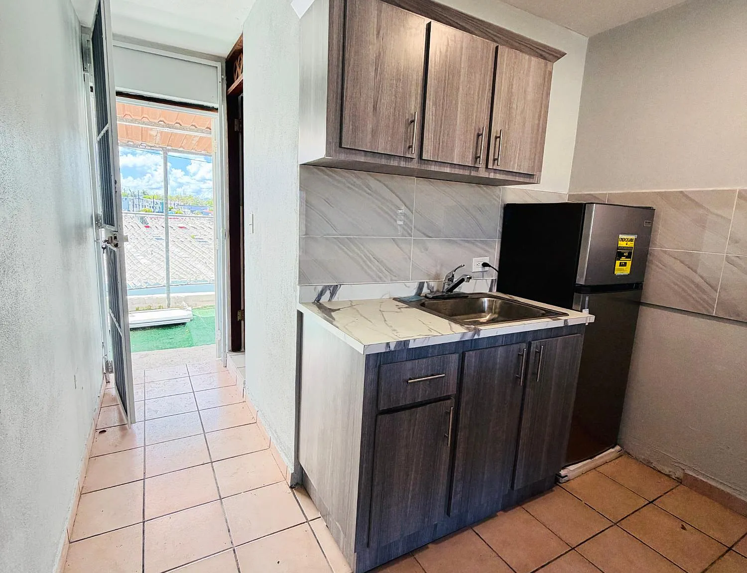 2 bed, 1.0 bath, 800 sqft, $850 — Photo 2