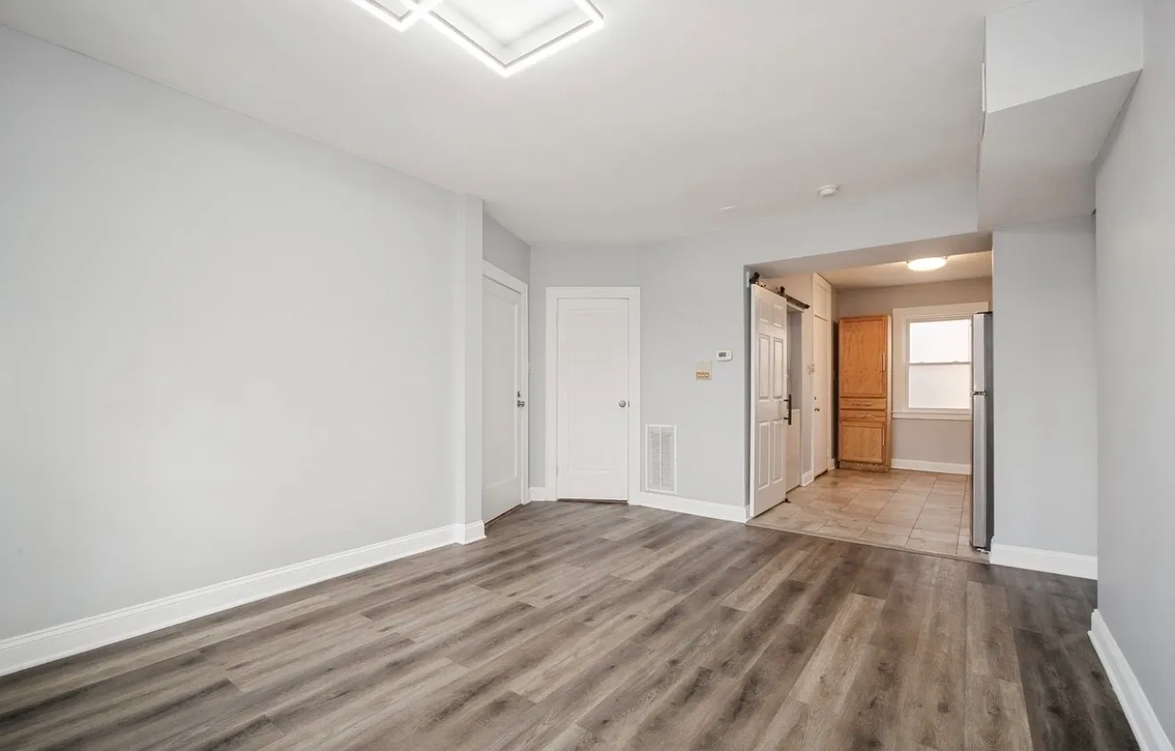 2 bed, 875 sqft, $1,600 — Photo 3