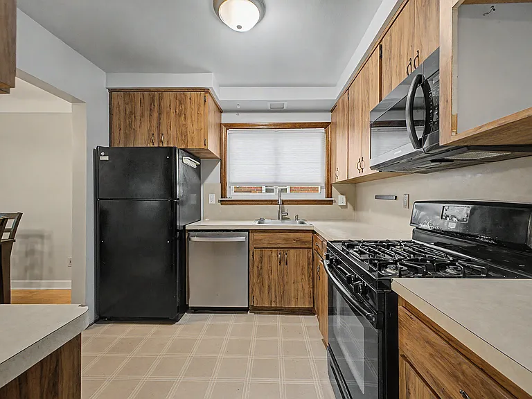 15587 Russell Ave — Photo 15