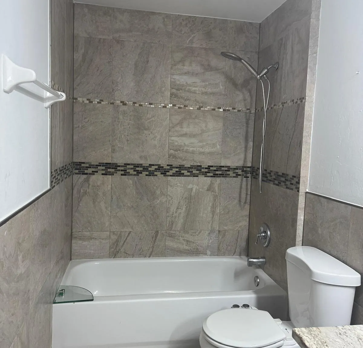 3 bed, 1300 sqft, $1,800 — Photo 4
