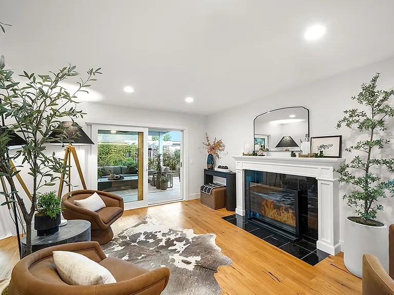 843 Bernard Dr — Photo 11