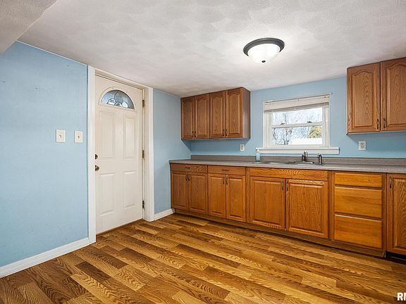 2nd image of 1908 Commonwealth Ave