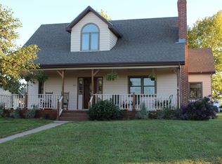 303 W Redbud Dr, Westmoreland, KS 66549