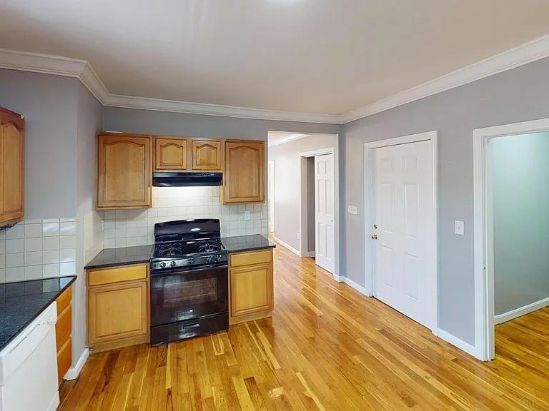 288 Highland St #3 — Photo 4
