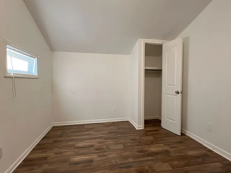 142.5 N Russell St — Photo 12