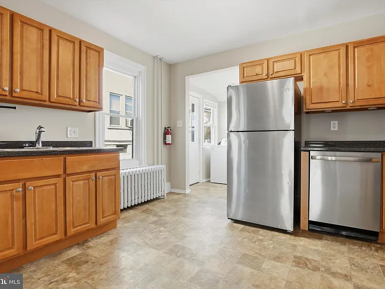 226 N Warren St — Photo 11