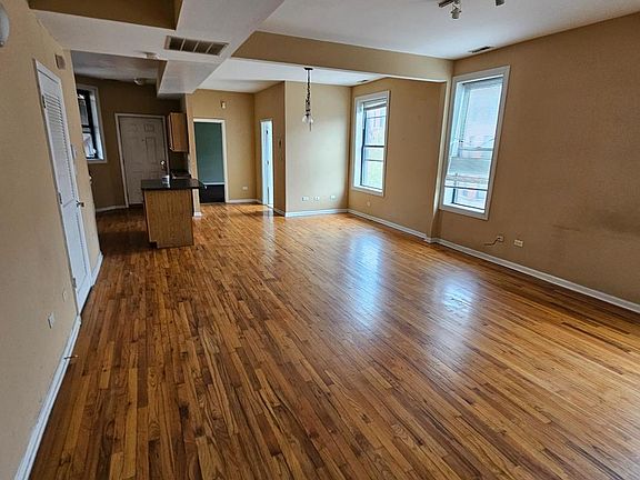 2nd image of 5900 S King Dr APT 2