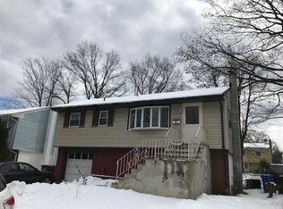 206 E Louis Pl, Iselin, NJ 08830