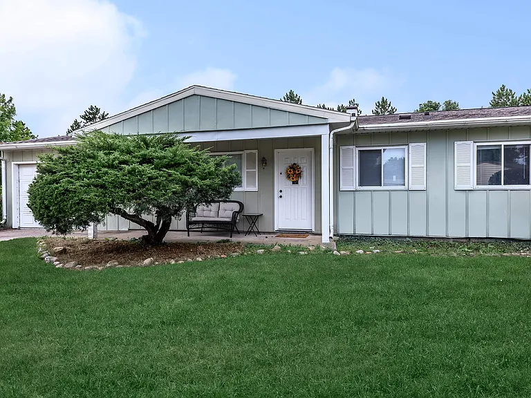 1005 N Lincoln St — Photo 1