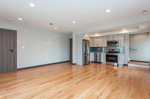 2553 Montrose St Photo 1 2553 Montrose St Photo 1
