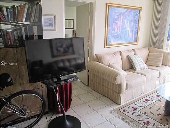 4th image of 290 174th St APT 1707