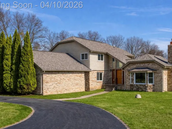 3105 Hickory Ridge Dr, Ortonville, MI 48462