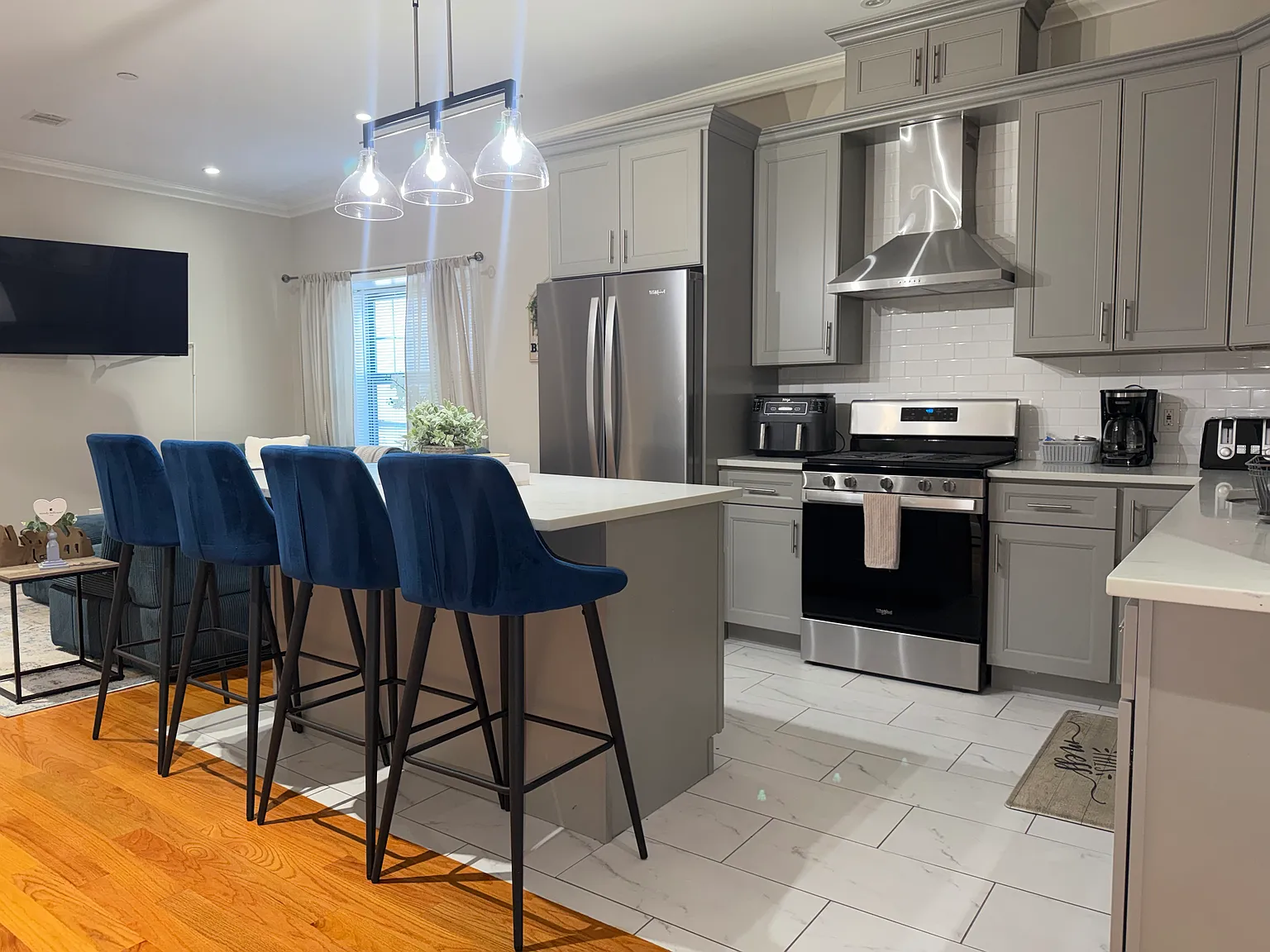 2 bed, 1100 sqft, $3,000 — Photo 3