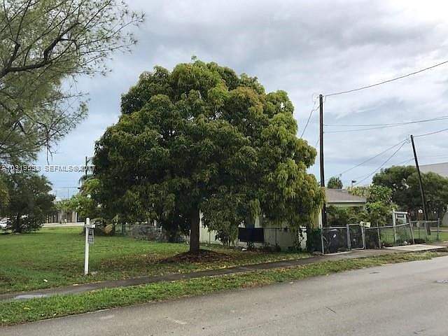 2nd image of 422 NW 7th Ter