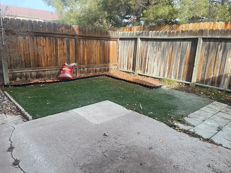 1112 Bradley Sq — Photo 17