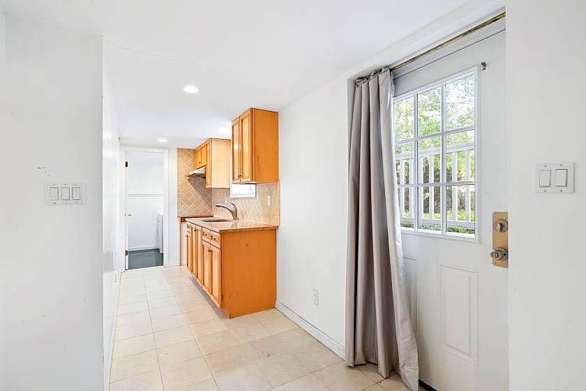 4 Kinsella St, Dix Hills, NY 11746 Zillow