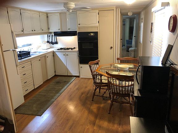 Kitchen Dining rm