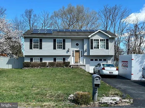 60 Wendover Dr, Bunker Hill, WV 25413