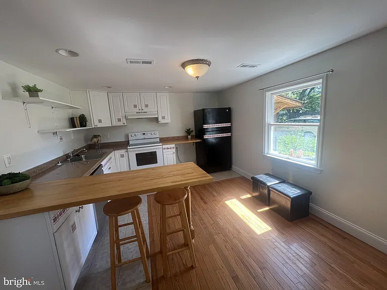 626 Clark Ave — Photo 4