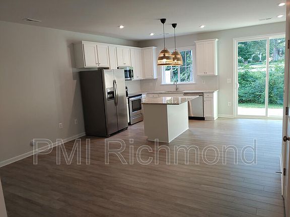 5th image of 9248 Saint Charles Cir