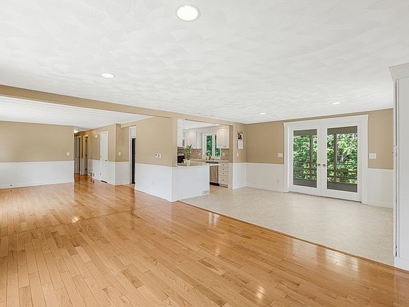5th image of 14 Raymond Rd