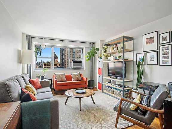 3rd image of 195 Adams St APT 17B