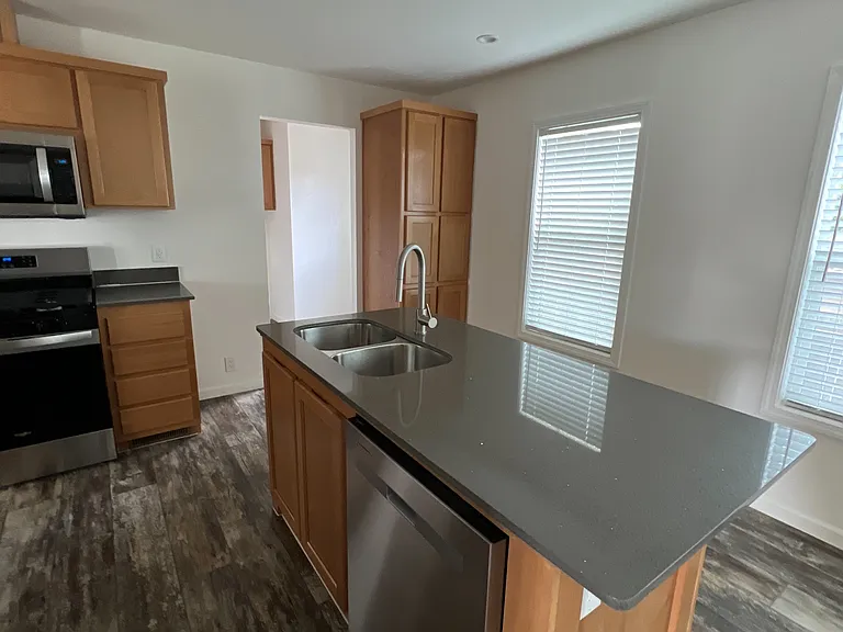 452 Cherry Way — Photo 4