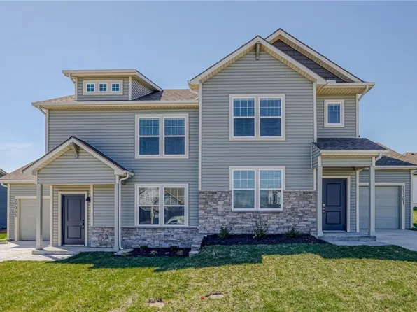 12404 S Acacia Dr, Lake Lotawana, MO 64086