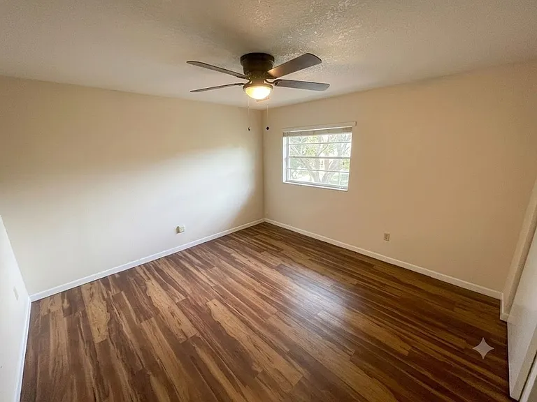 1102 Elmwood St #G — Photo 12