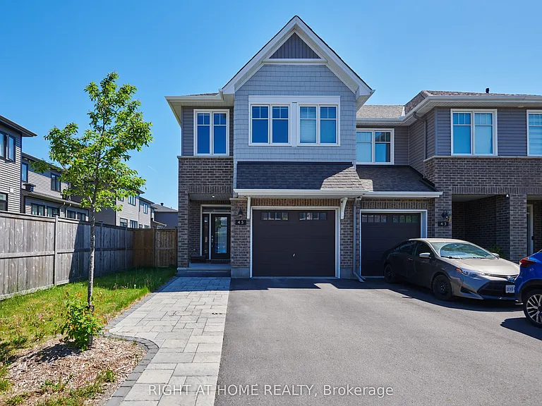 45 Mandevilla Cres — Photo 1