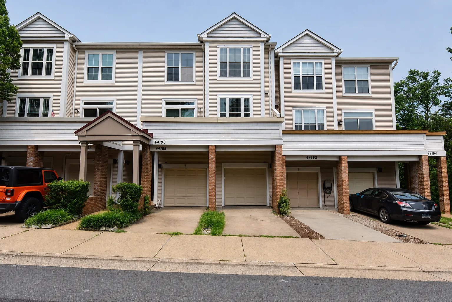 3 bed, 2192 sqft, $2,800 — Photo 1