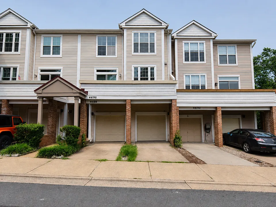 44190 Mossy Brook Sq