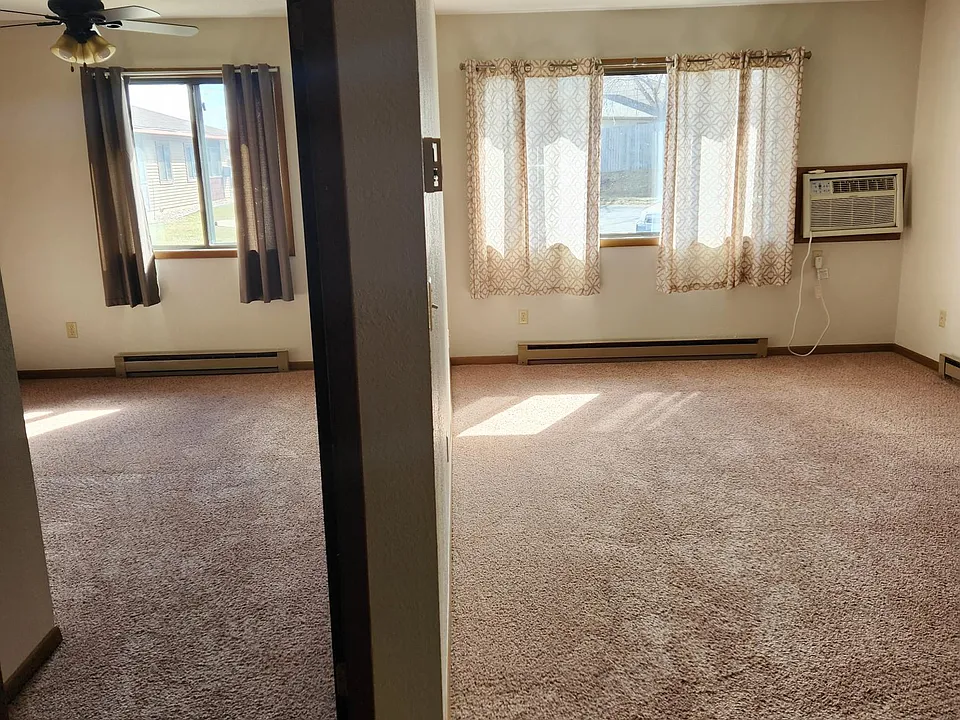 1413 E Rushmore Dr #5