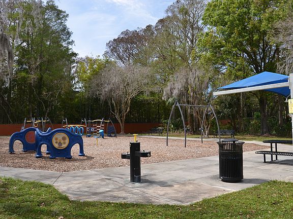 Children's Playground & Picnic Areas