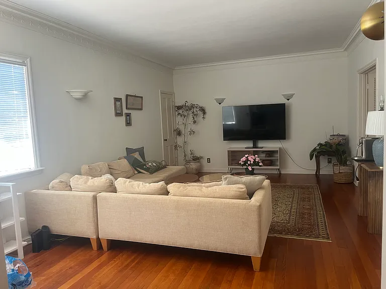 10821 Lindbrook Dr — Photo 4