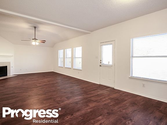 3rd image of 1005 Essex
